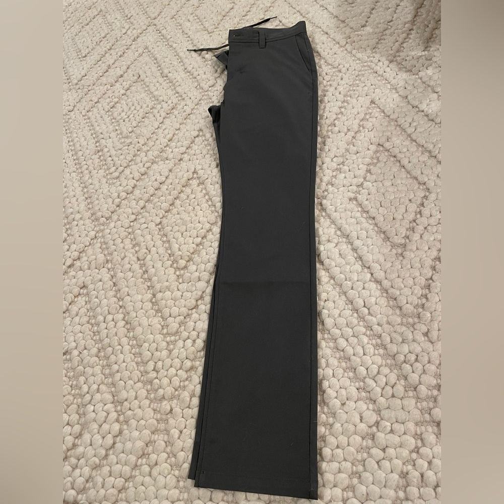 Like new, hybrid style men’s pants.